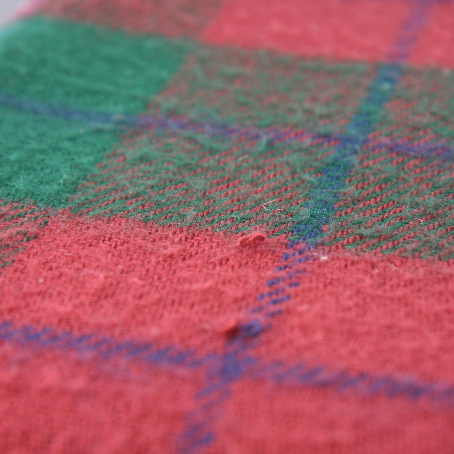 Vintage Tennesse Woolen Mills Acrylic Red Green Plaid Blanket 96 X 84 Q/K