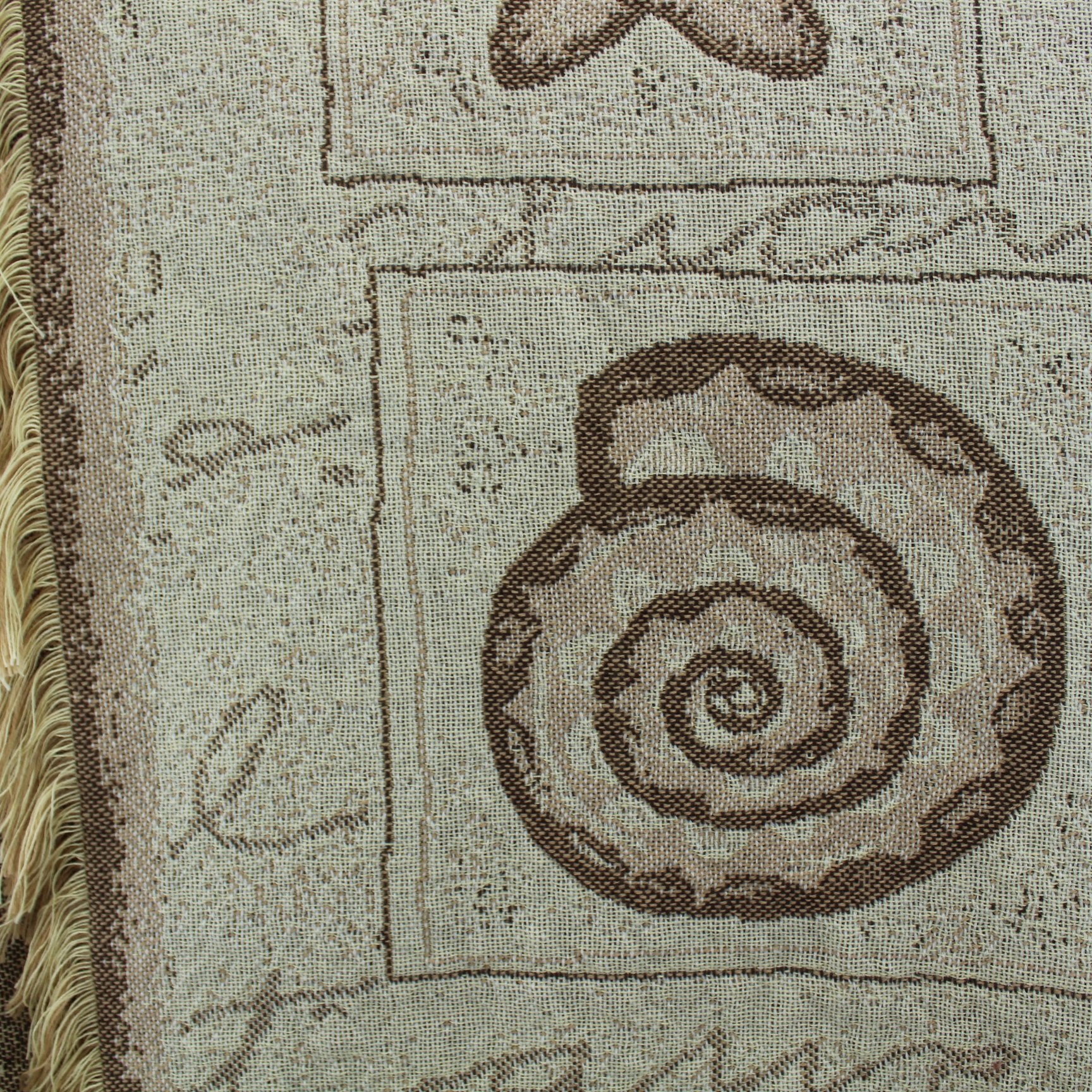 Mohawk Home Fringed Coverlet Bedspread Shells Ivory Browns 78" X 134" closeup of fabric