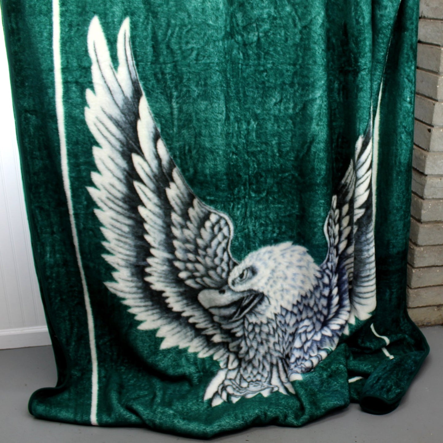 Sky Sparks UK Made Korea Plush Mink Large Blanket Green Grey White 6+ Lbs lighter side of blanket