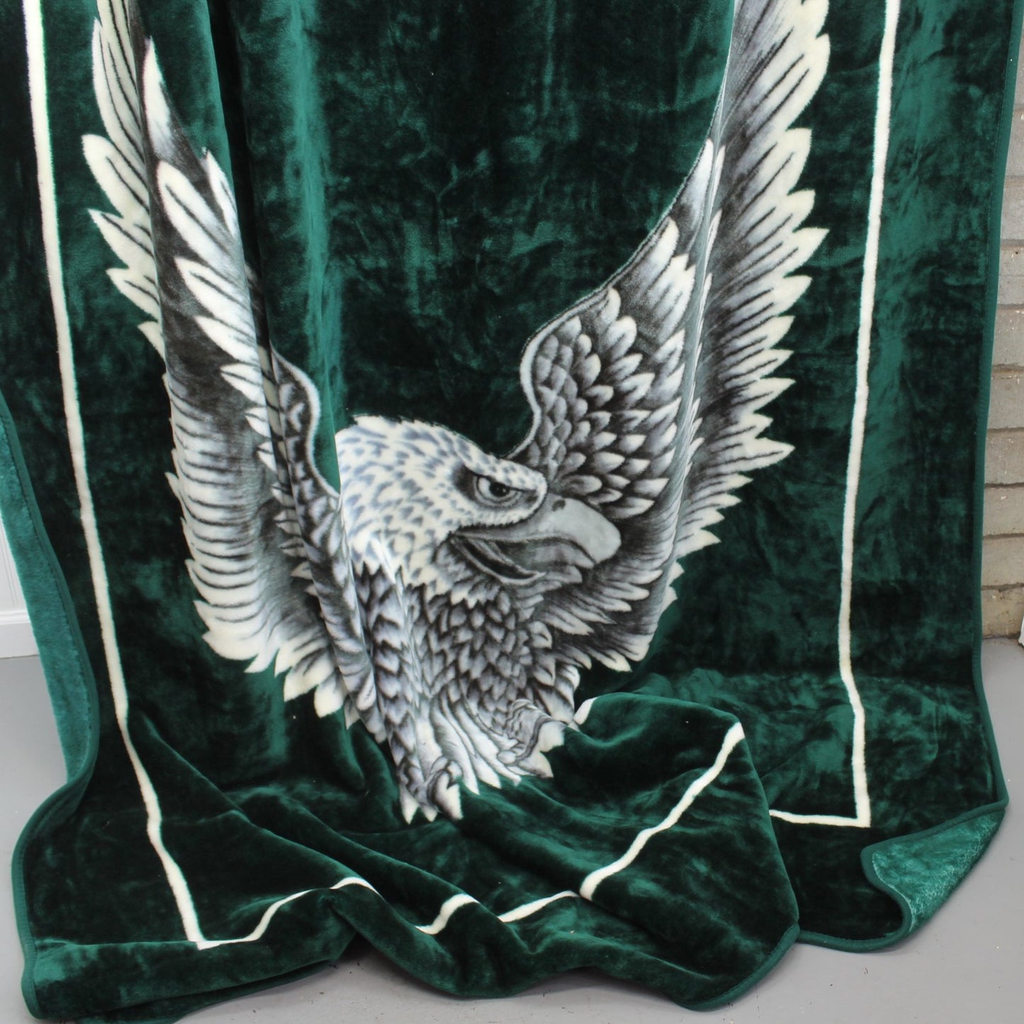 Sky Sparks UK Made Korea Plush Mink Large Blanket Green Grey White 6+ Lbs close view of bird