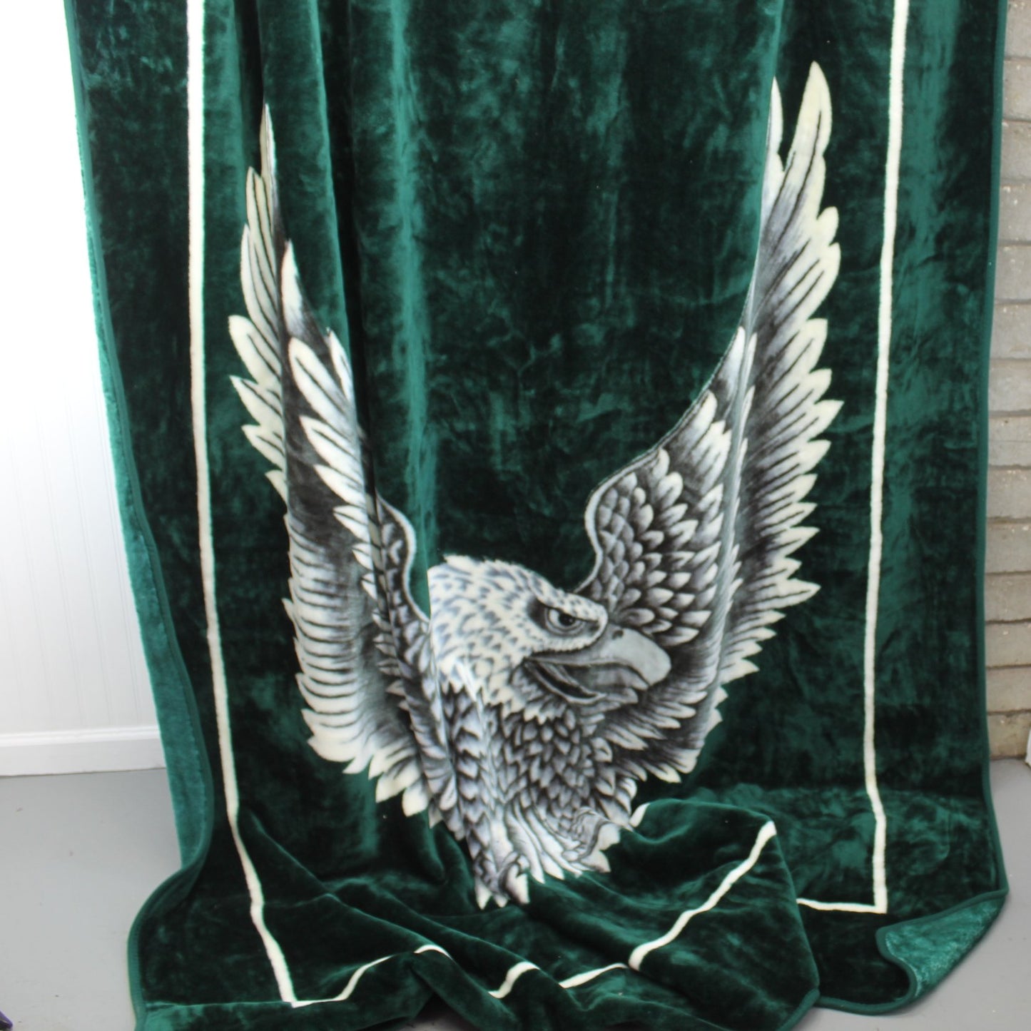 Sky Sparks UK Made Korea Plush Mink Large Blanket Green Grey White 6+ Lbs