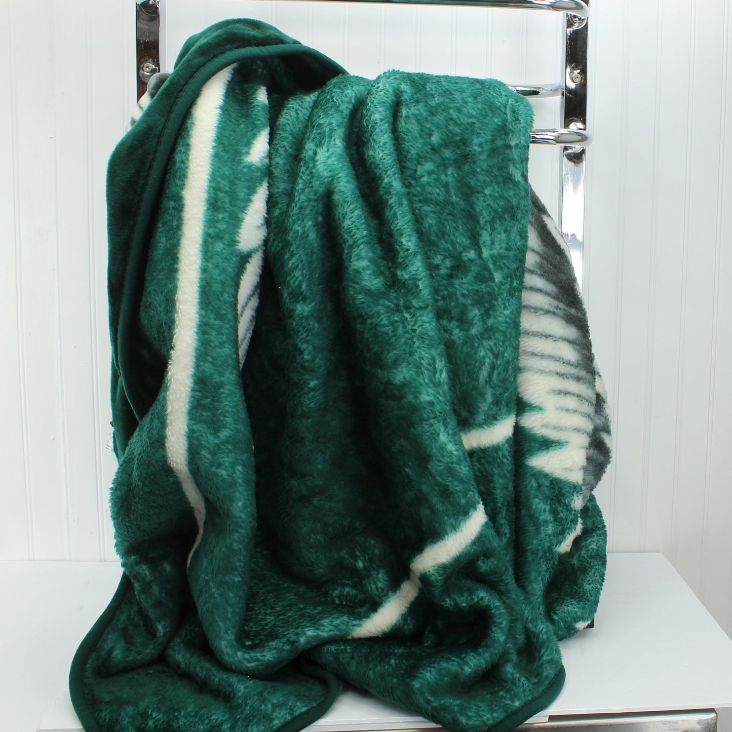 Sky Sparks UK Made Korea Plush Mink Large Blanket Green Grey White 6+ Lbs lighter side of blanket