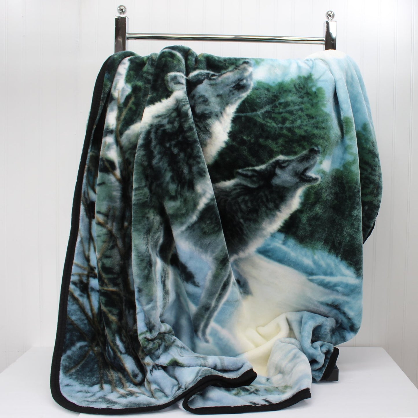 Oeko-Tex wild Frontier Series Throw Blanket Pair Wolves Excellent closeup of design soft flexible throw