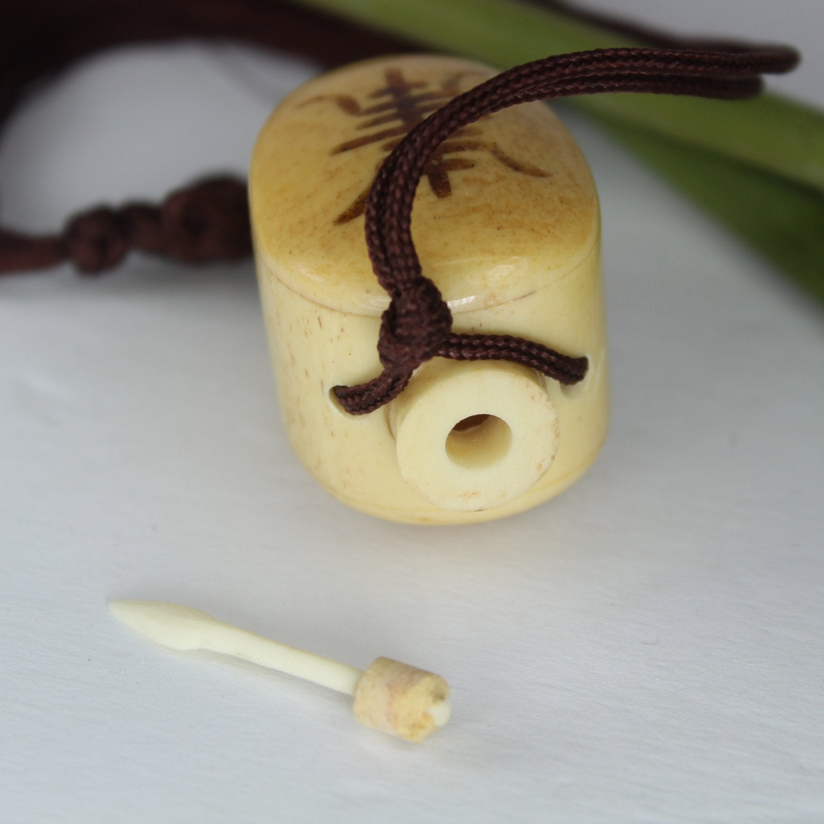 Asian Scent Bottle Necklace Tassel Cord Tree Symbol Decorated closeup stopper out