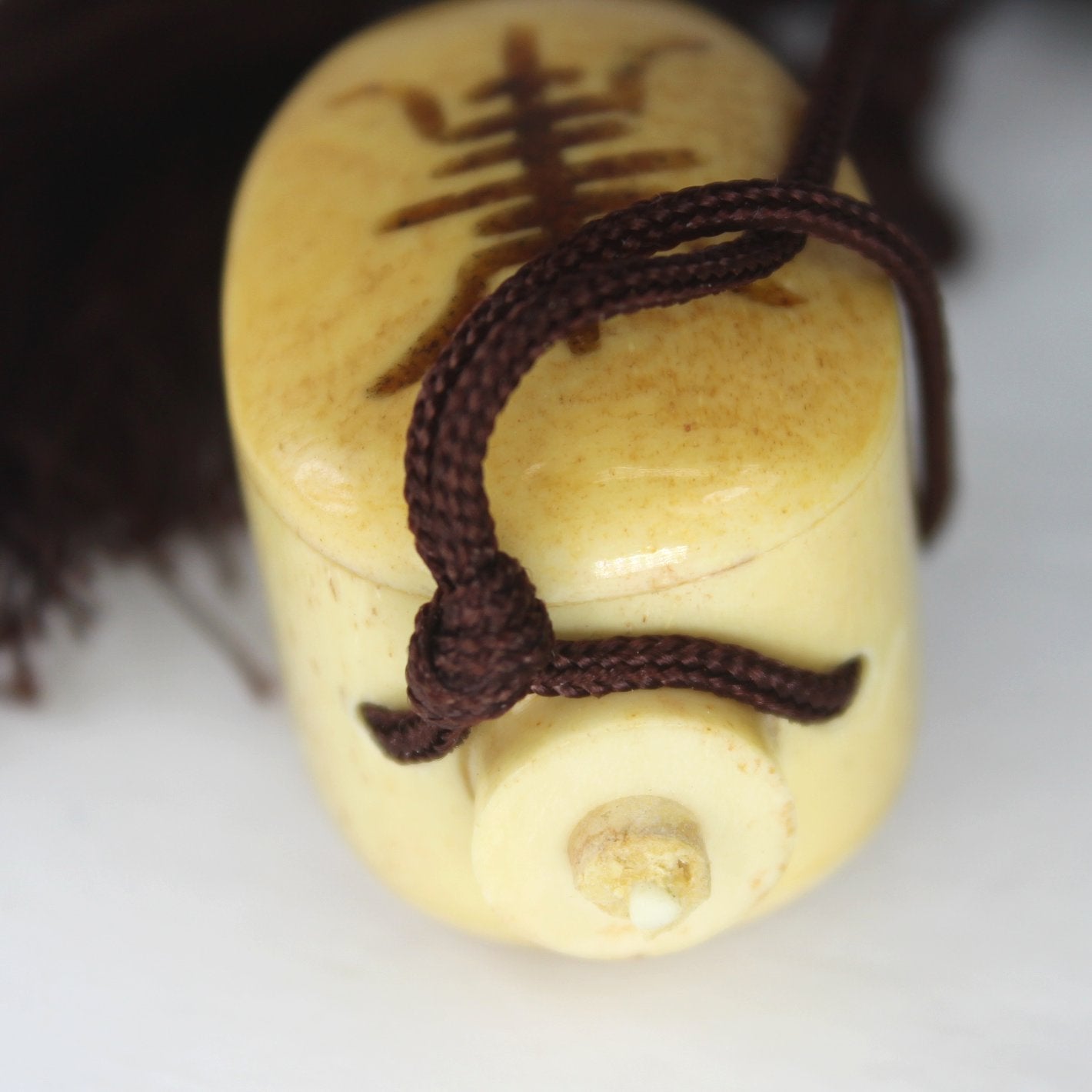 Asian Scent Bottle Necklace Tassel Cord Tree Symbol Decorated closeup stopper inserted
