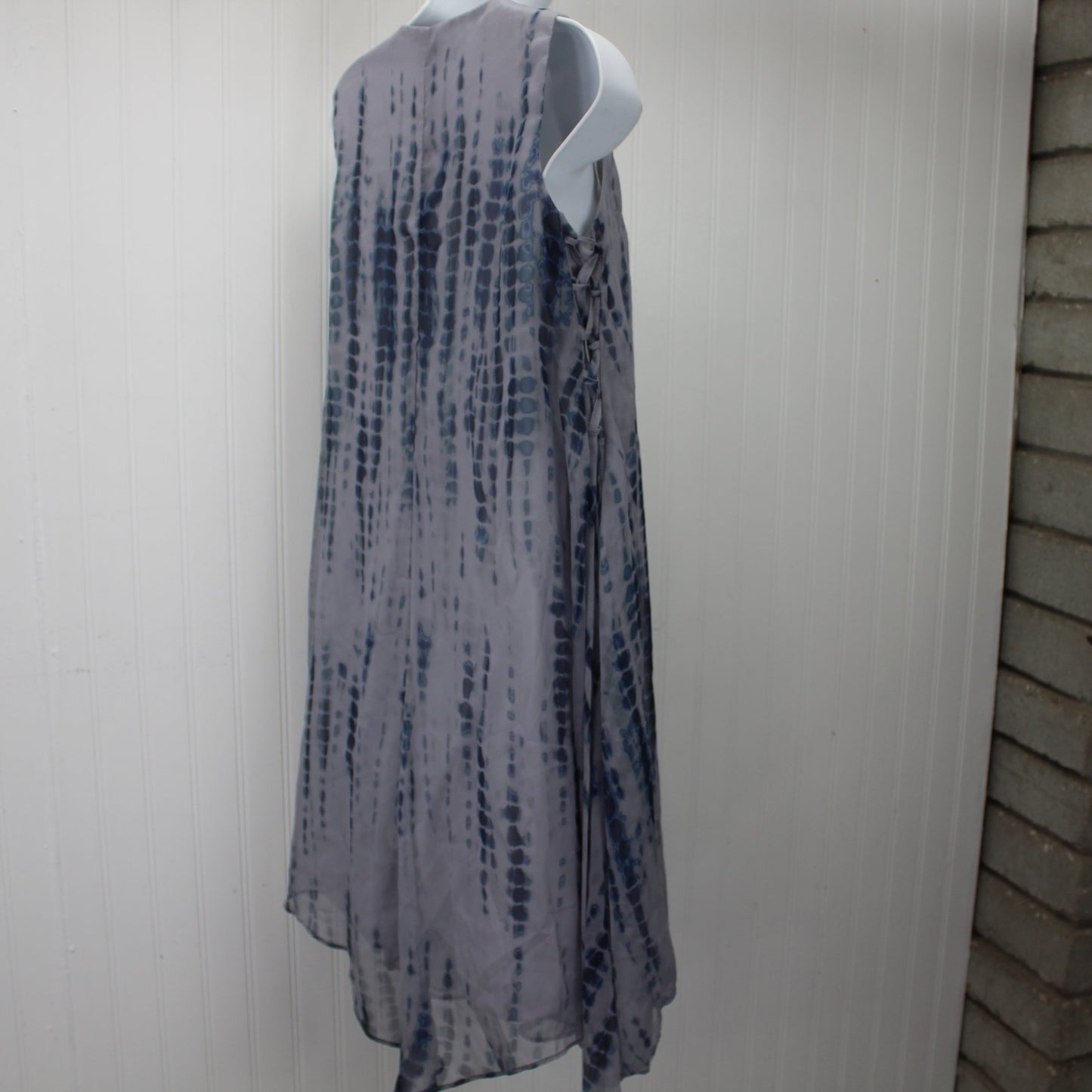 Sangria Dress New With Tags Size 2 Uneven Hem Side Detail Lacing back view
