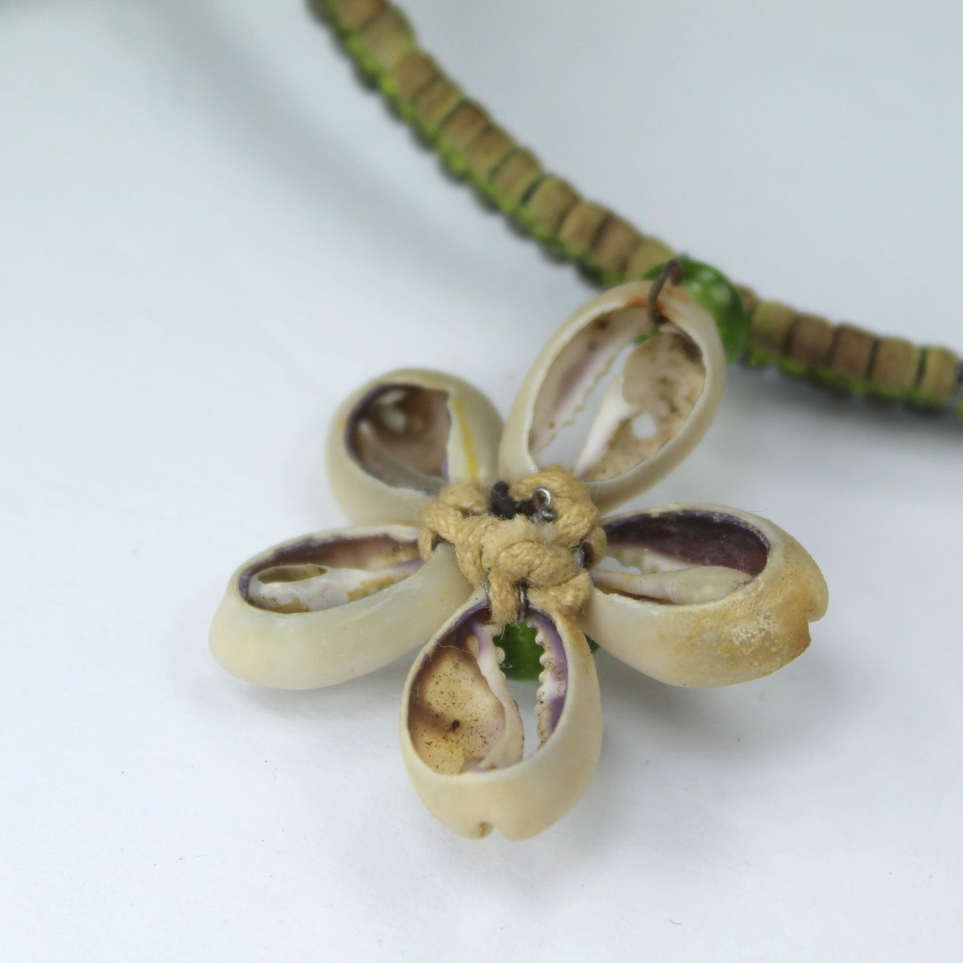 Boho Necklace Natural Puka Shell Beaded Adjustable Choker 1970s reverse pendant view