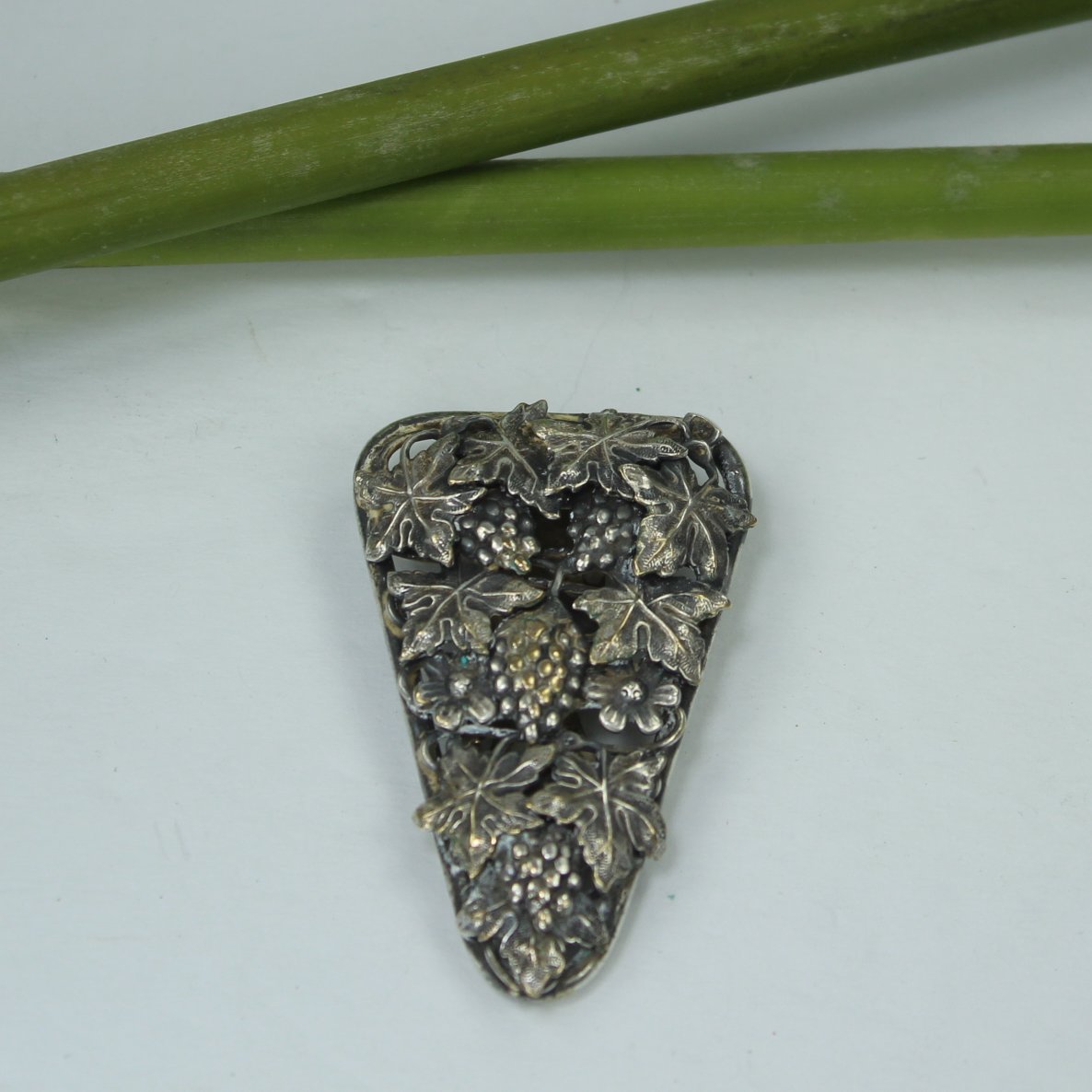 Art Nouveau Fur Dress Clip Silver Dimensional Fine Grape Clusters