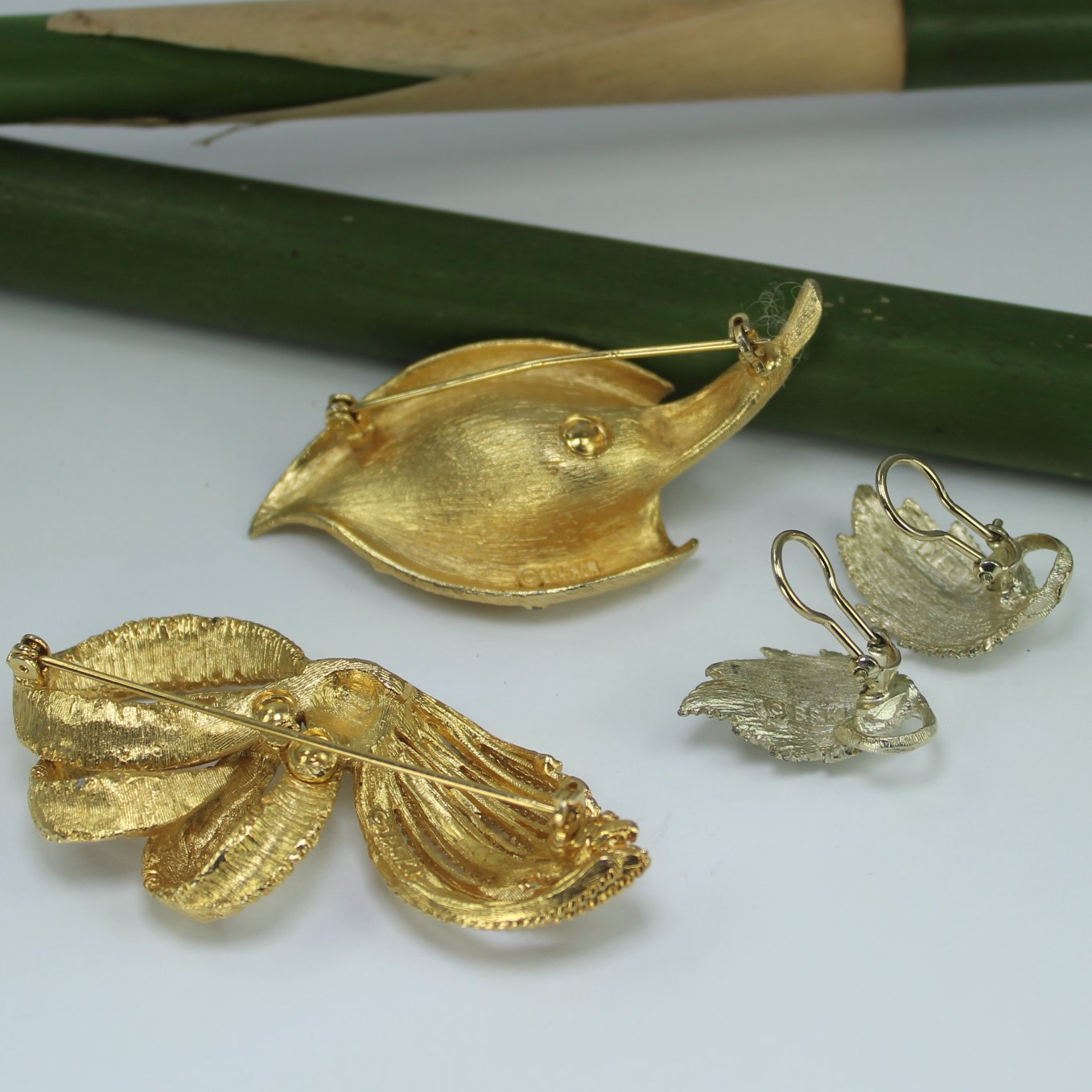 BSK Designer Collection 3 Bow Pin Leaf Pin Clip Earrings Top Quality reverse view
