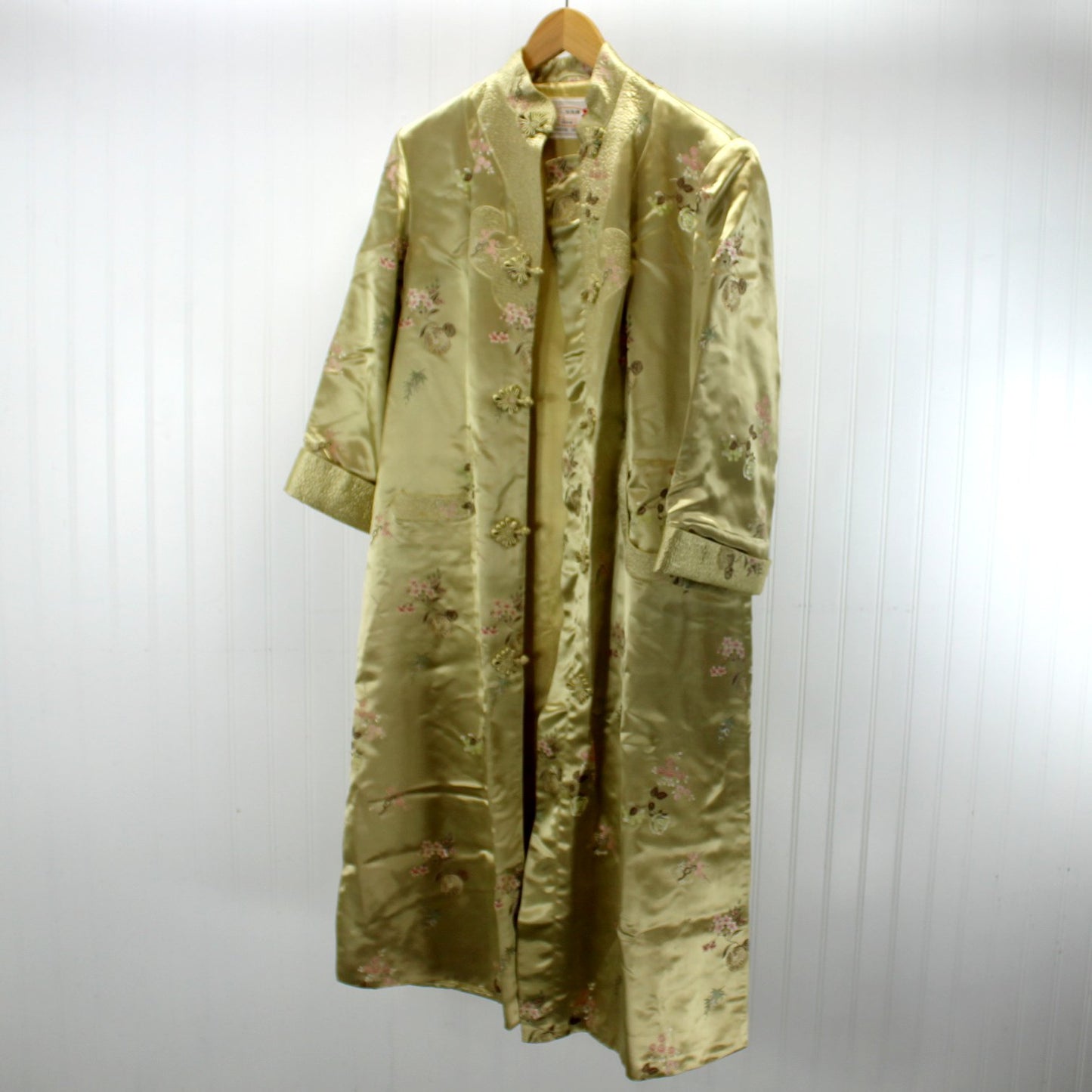 Peony Shanghai Womens Robe Gold Floral Decor Stitch Frog Closures Special full view