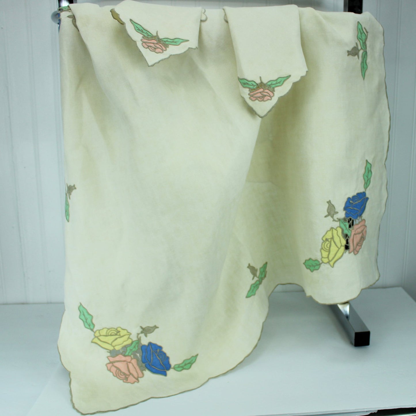 Small Vintage Tablecloth 2 Napkins Off White Linen Pastel Floral Applique cloth and napkins