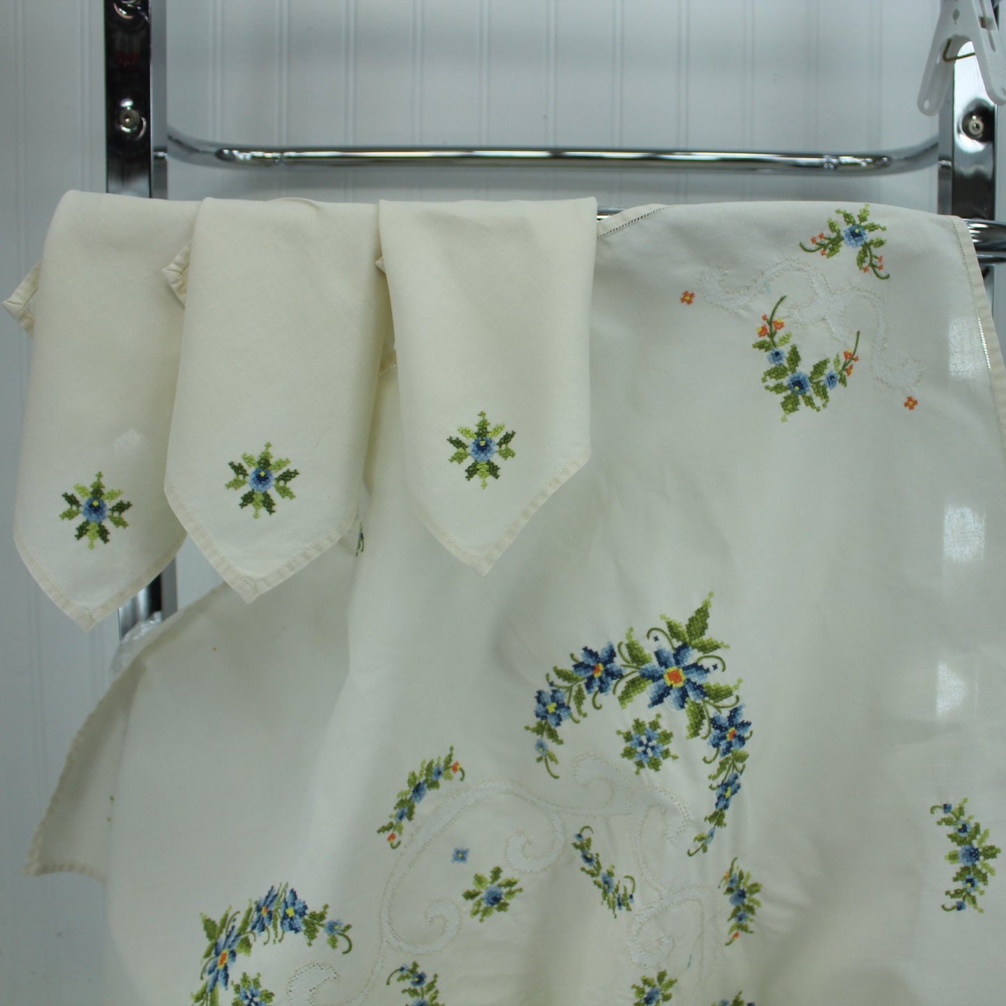 Small Cross Stitch Embroidered Tablecloth Off White Linen Hemstitch Edges 3 Napkins napkins closeup design