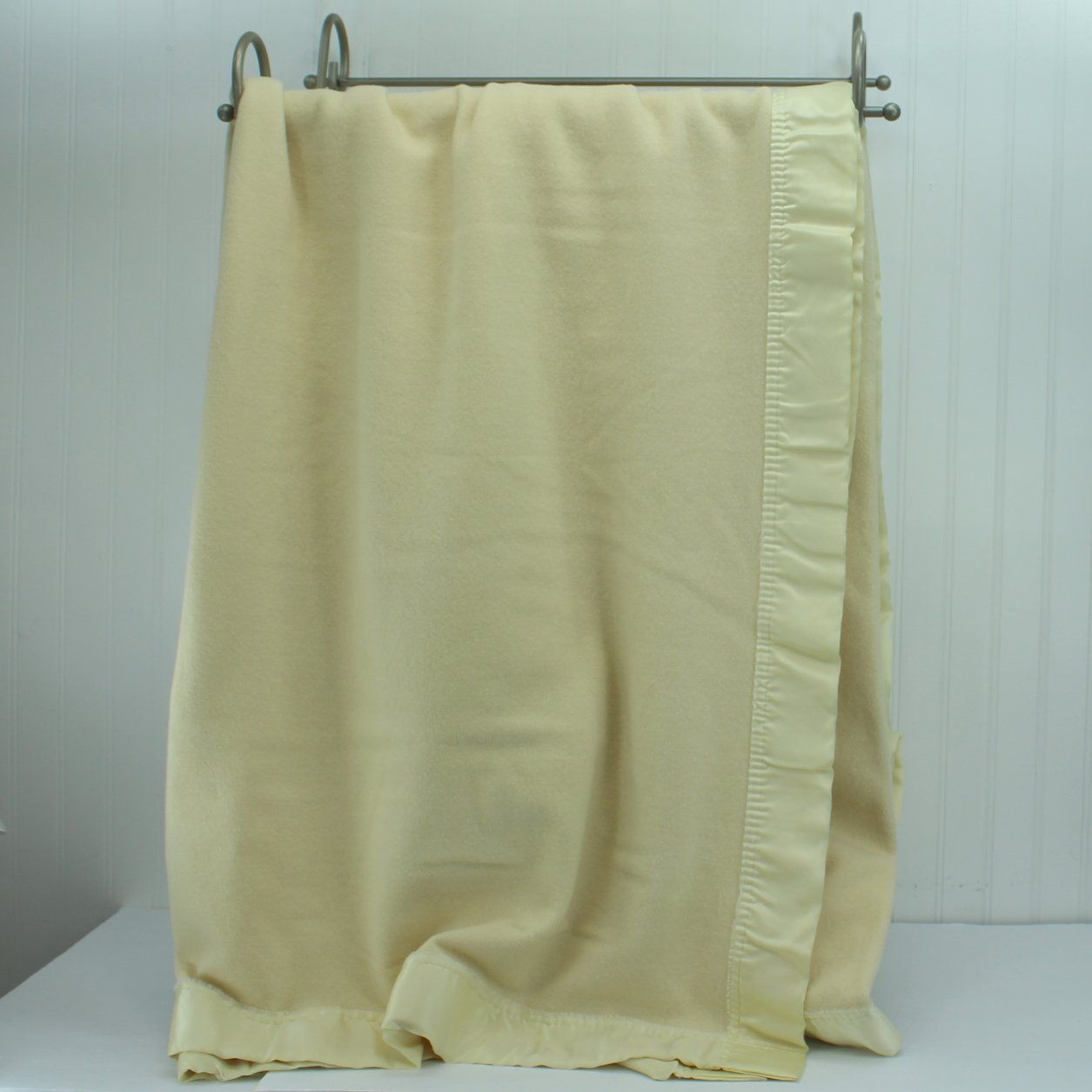 Ivory Merino Wool Blanket John Atkinson England Hope Chest Collection 100" X 90" Weight 6# Estate blanket corner length pix