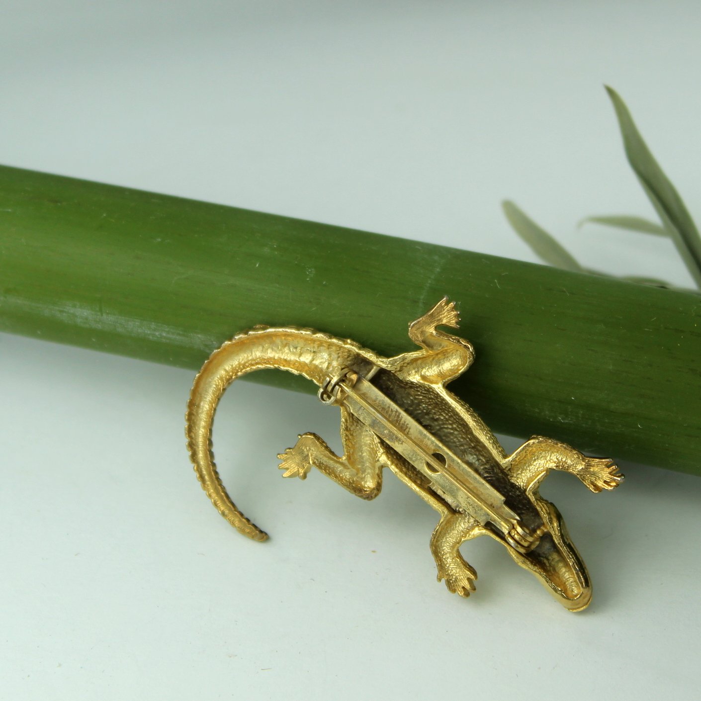 Highly Detailed Alligator Pin Brooch Bright Gold 2 3/4" Length reverse side of pin