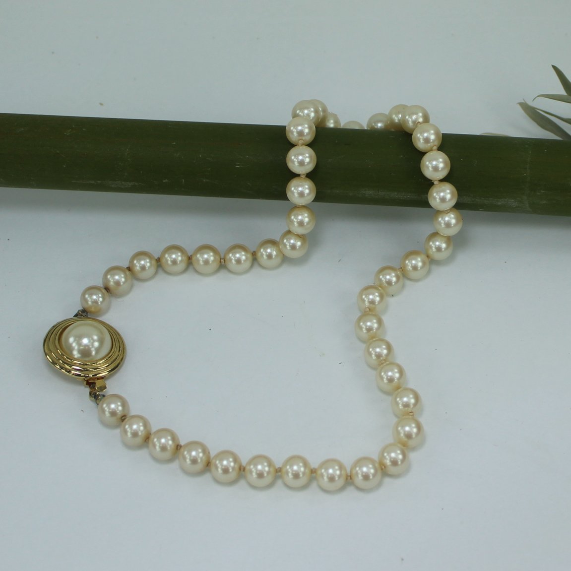 Ann Taylor Pearl Necklace Large Pearl Closure 16" Length Choker table view showing closure