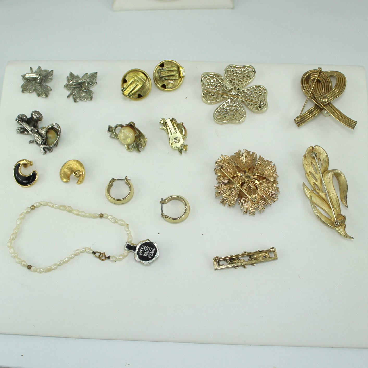 Lot Collection 25 Vintage Designer Signed Jewelry Necklaces Bracelets Pins Earrings reverse of pins earrings