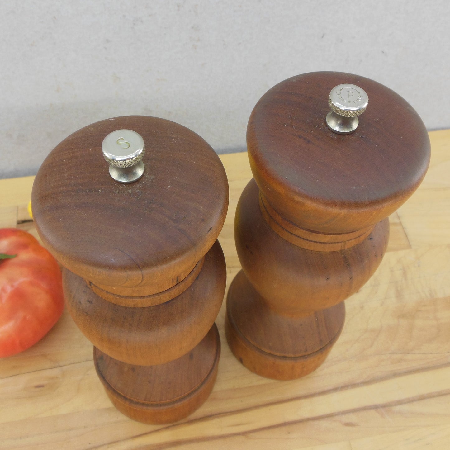 Jack Brown Pair Turned Cherry Wood Salt Pepper Mill Grinder Shakers Used