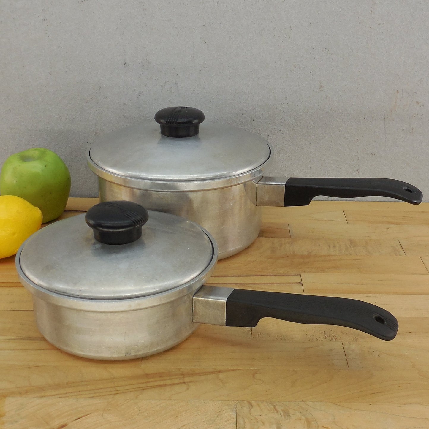 Kitchen Craft USA Aluminum 1 & 2-1/2 Quart Saucepans & Lids