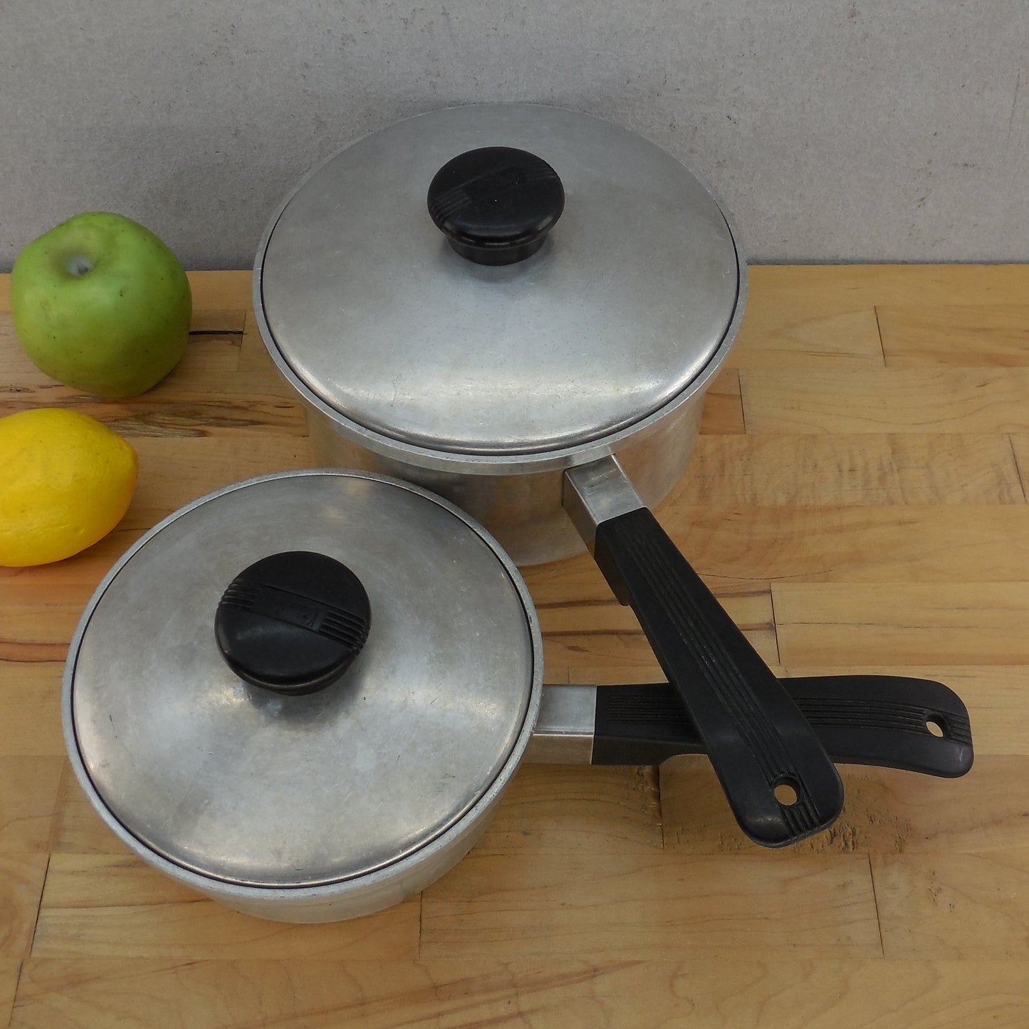 Kitchen Craft USA Aluminum 1 & 2-1/2 Quart Saucepans & Lids Black Handle Knob
