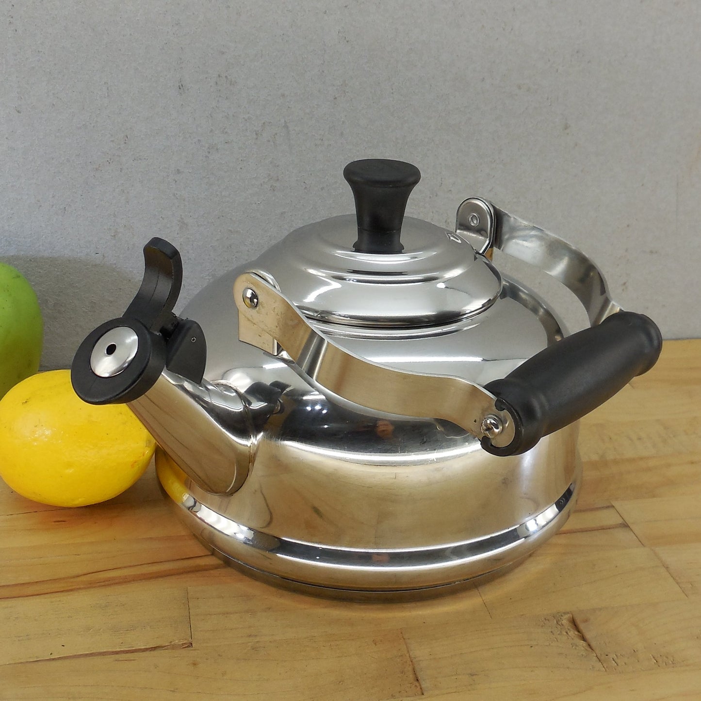 Le Creuset Tea Kettle Stainless Steel Whistling Pot 1.7QT 1.6 L Cleaned