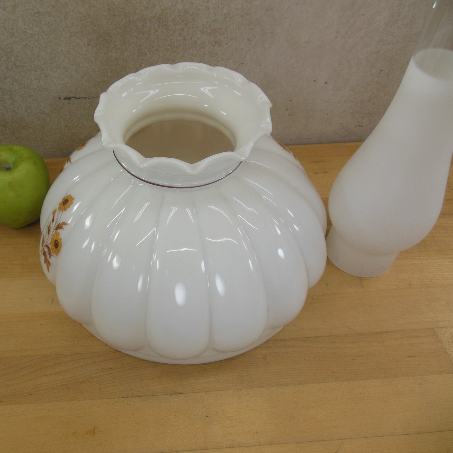 White Glass Kerosene Oil Hurricane Lamp Shade Yellow Daisy Flower Chimney