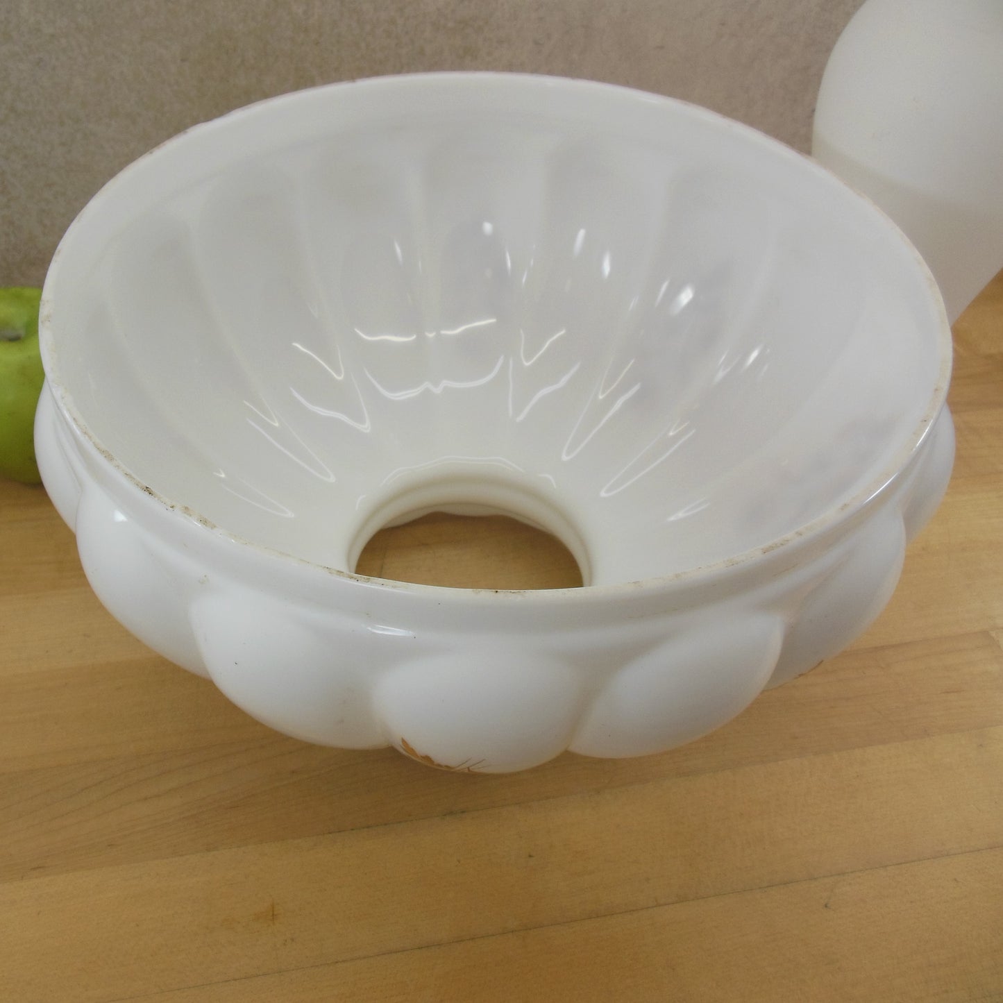 White Glass Kerosene Oil Hurricane Lamp Shade Yellow Daisy Flower 10"