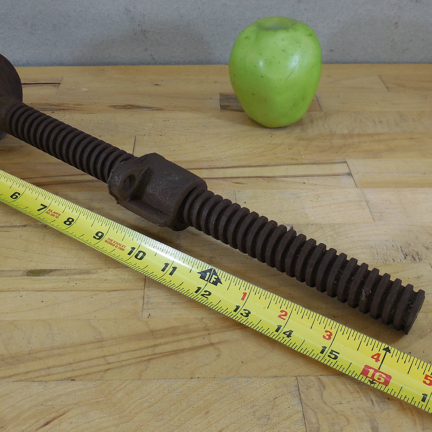 Vtg. Iron 16" Woodworking Bench Screw Leg Vise Clamp Unrestored