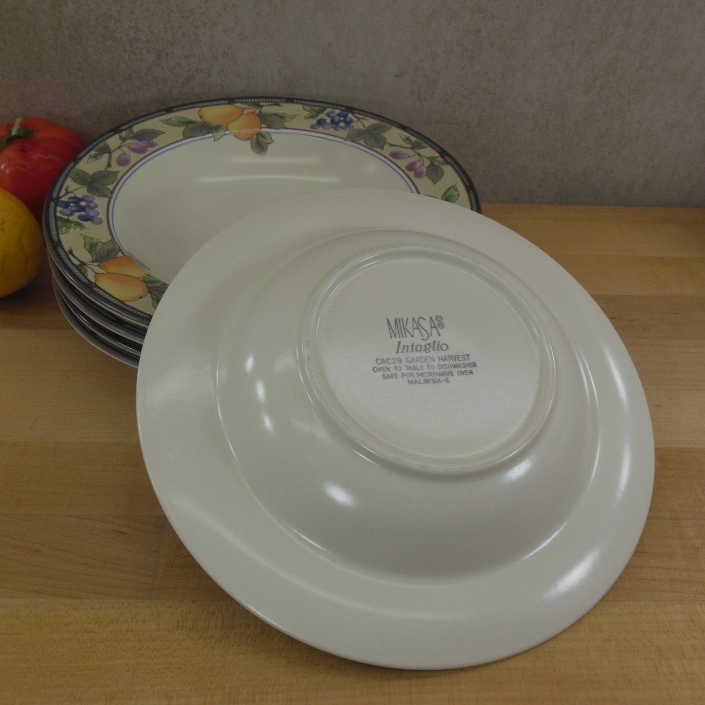 Mikasa Intaglio Garden Harvest - Rim Soup Bowls 5 Set vintage used