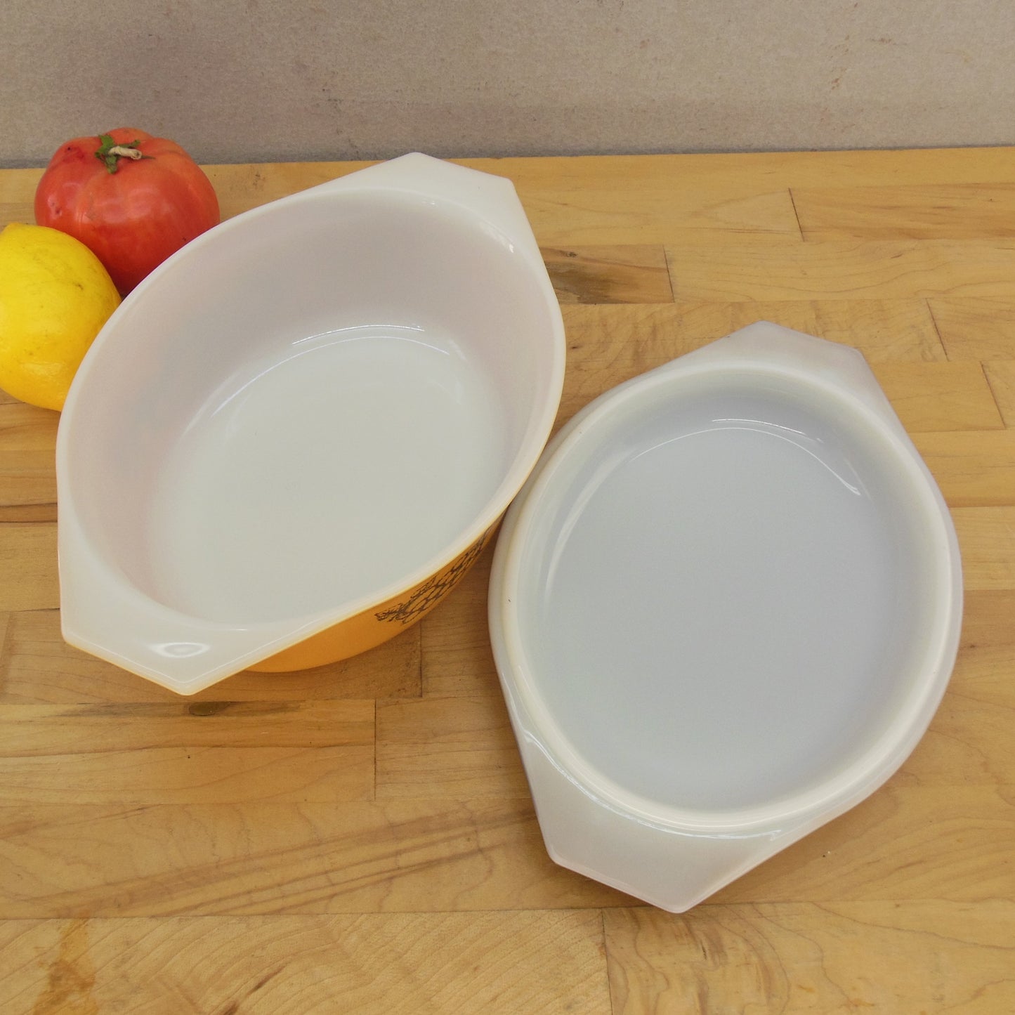 Pyrex Glass Old Orchard 043 Lidded Casserole Dish 1.5 Qt. Brown Lid Interior