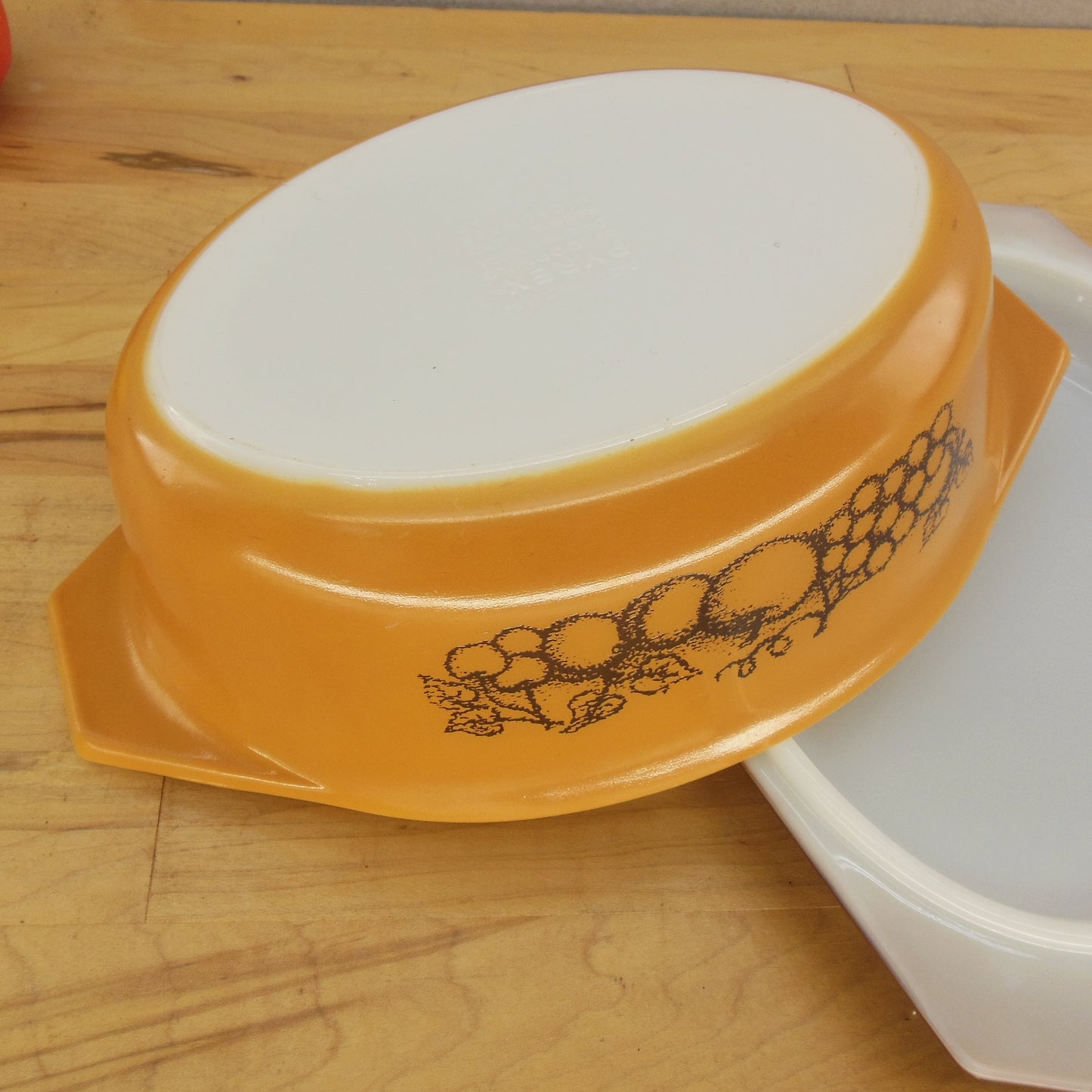 Pyrex Glass Old Orchard 043 Lidded Casserole Dish 1.5 Qt. Brown Lid EUC