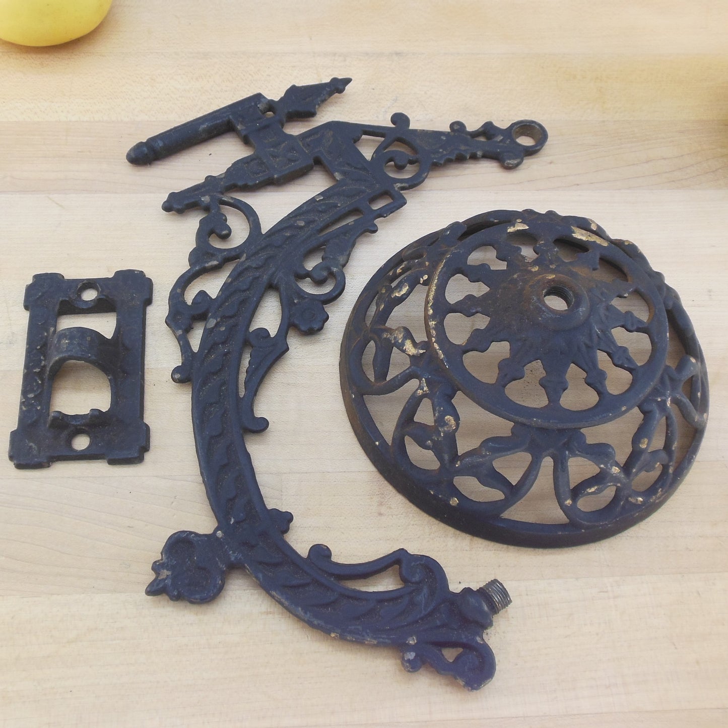 Antique Stover Mfg. Co. USA Cast Iron Oil Lamp Holder Wall Bracket 3 piece ornat black