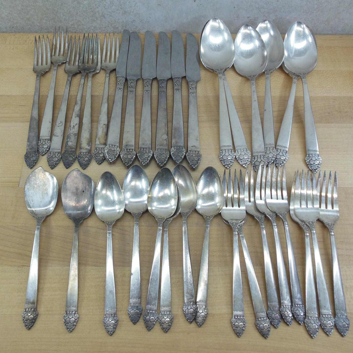 Oneida Community King Cedric Silverplate Flatware 32 Pieces