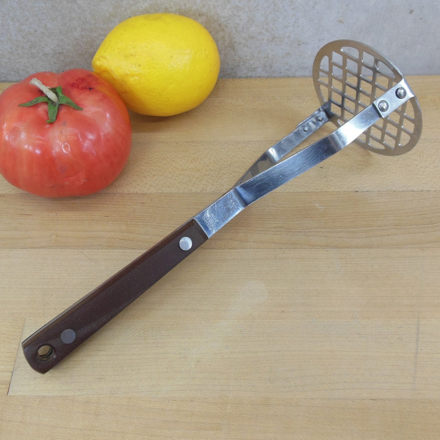 Pyramid Japan Stainless Masher - Brown Canoe Muffin Handle Vintage