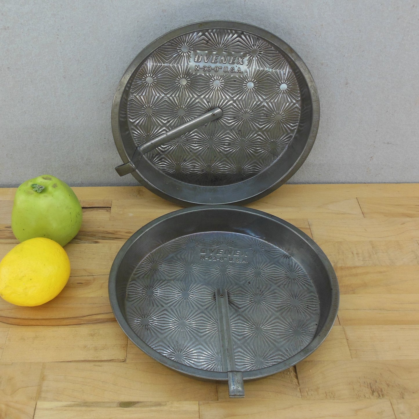 Ekco Ovenex Pair Starburst Tinned Steel Cake Pie Plate Pans N-93-8"