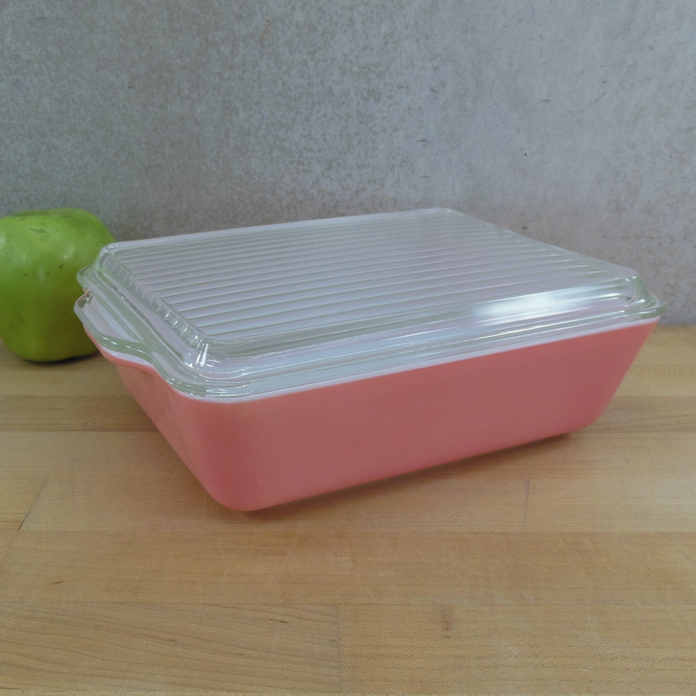 Pyrex selling Refrigerator dishes