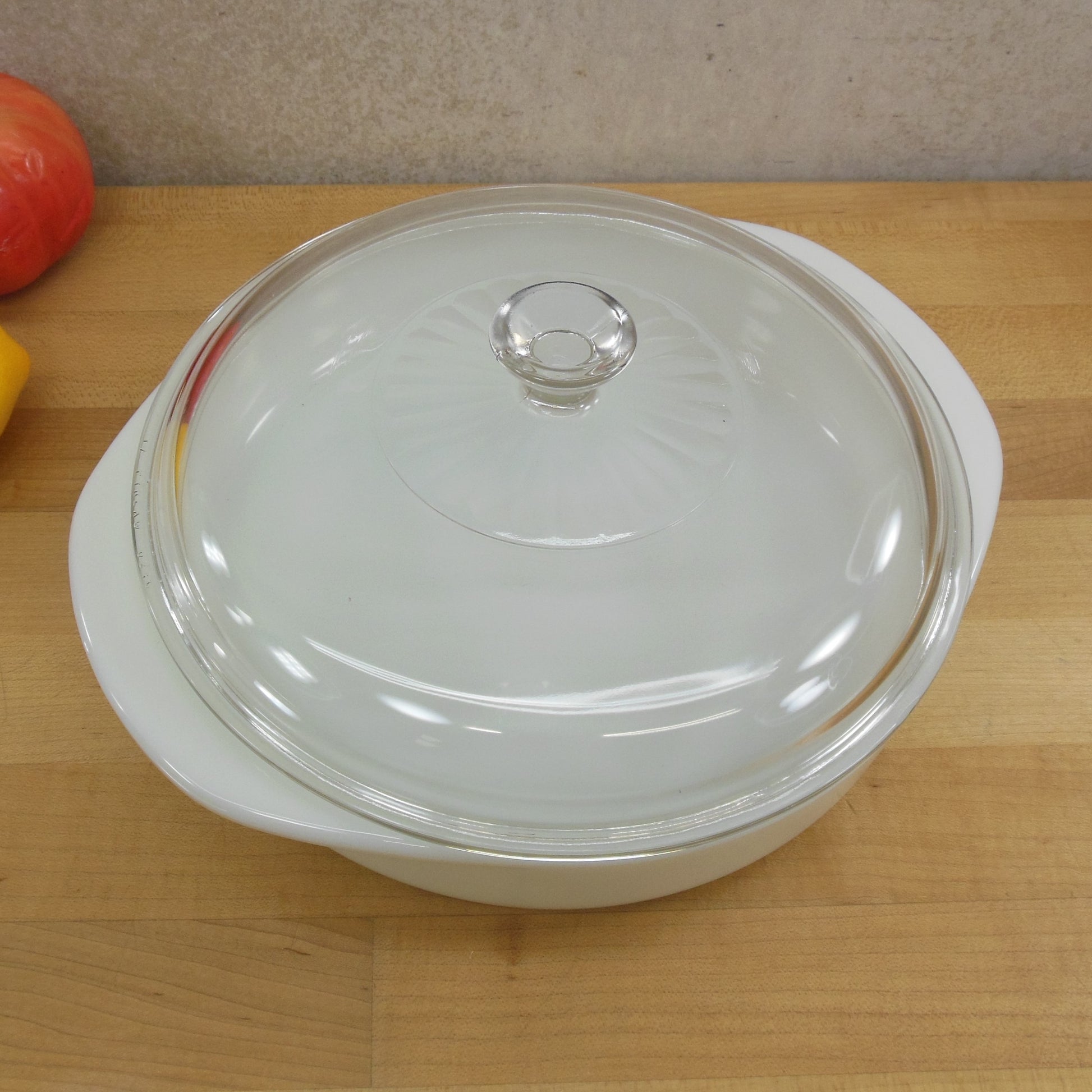 Pyrex Glass USA White #221 Round Casserole Cake Dish Clear Lid 624-C