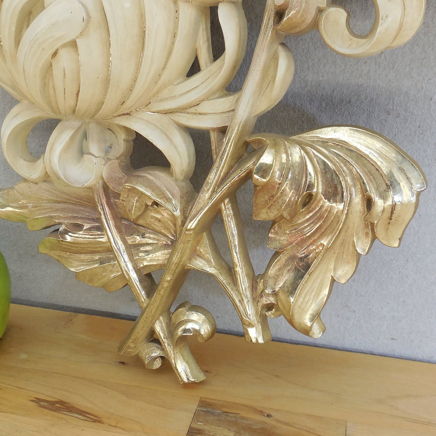 Syroco USA #4460 MCM Hollywood Regency Wall Art Chrysanthemum 1962 White Gold