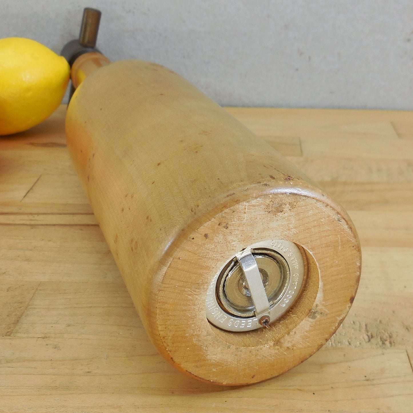 Olde Thompson 1970 Chateau Bordeaux Wood Wine Bottle Pepper Mill Grinder Used