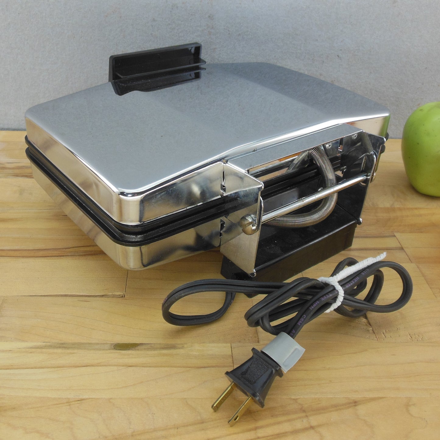 Rival USA Electric Combo Pizzelle Waffle Maker Baker Iron Model 905/1 Used