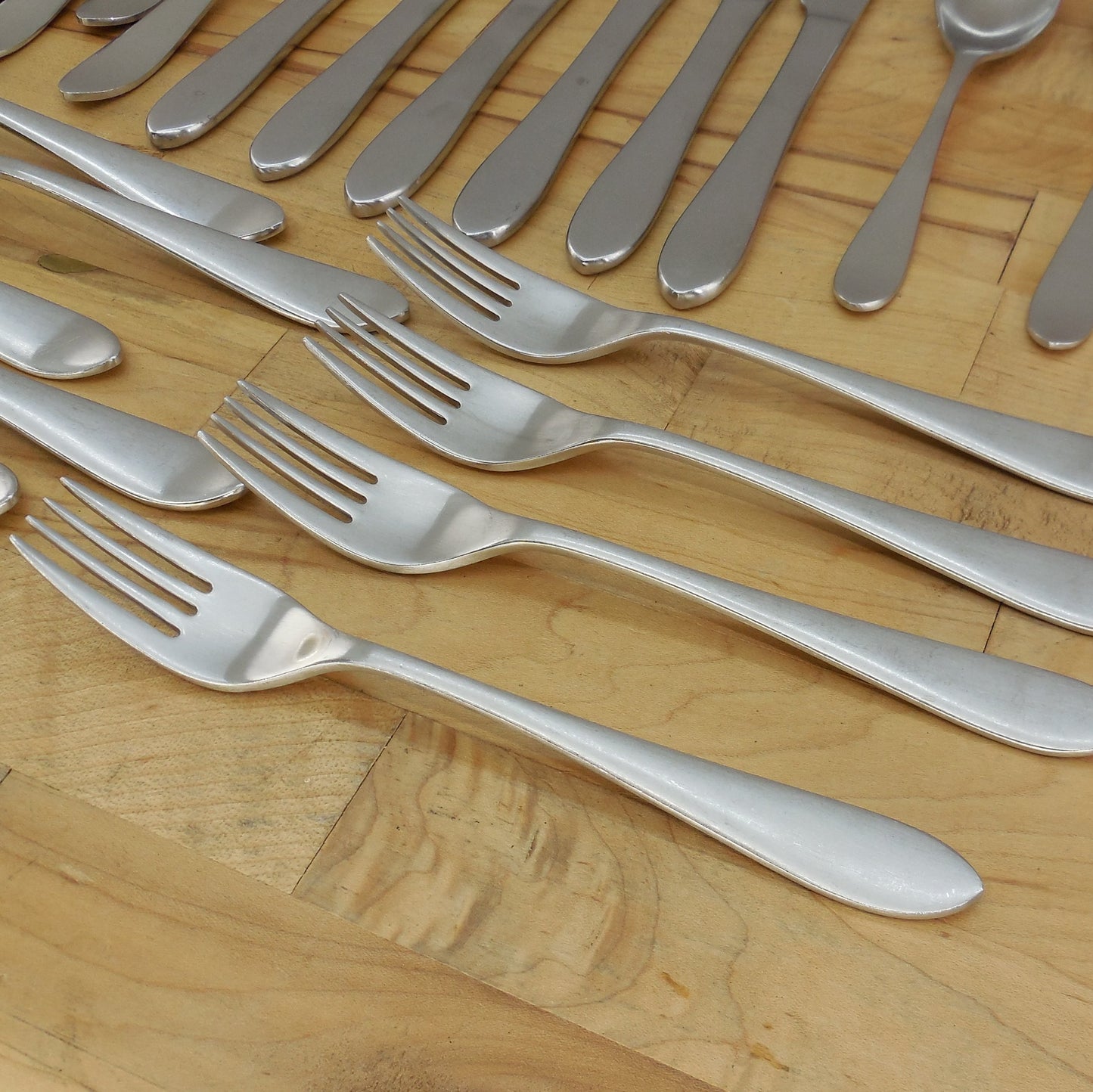 Robert Welch Meridian 18/10 Stainless Satin Flatware 23 Lot Salad Fork