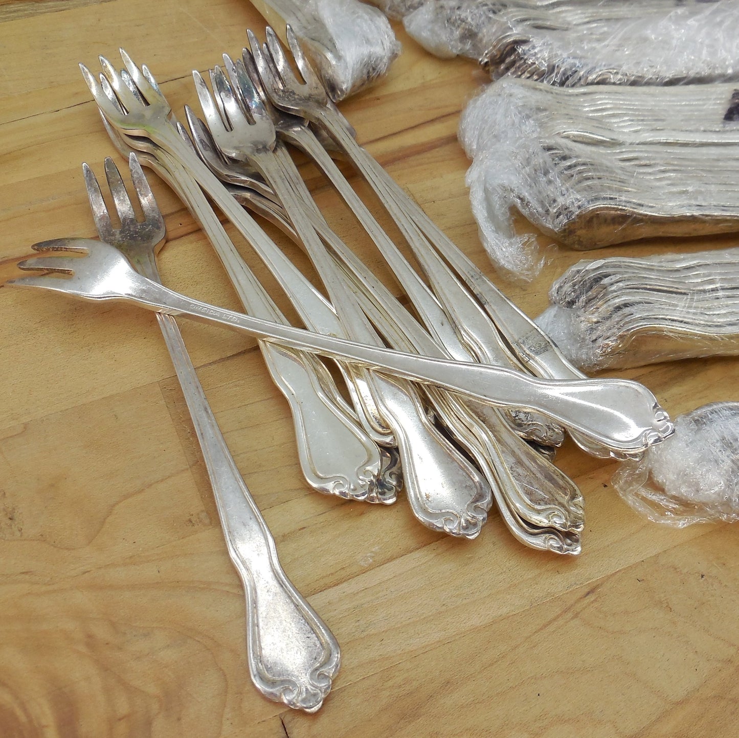Oneida Ltd. Croydon Silverplate Seafood Forks 142 Lot Wedding Party Used