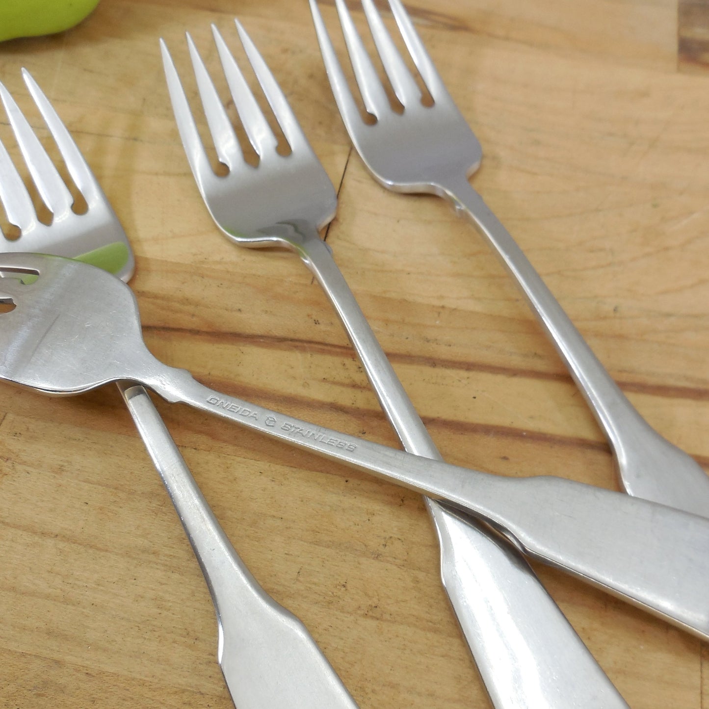 Oneida Heritage Cube American Colonial Stainless Flatware - 4 Salad Forks 6.5"