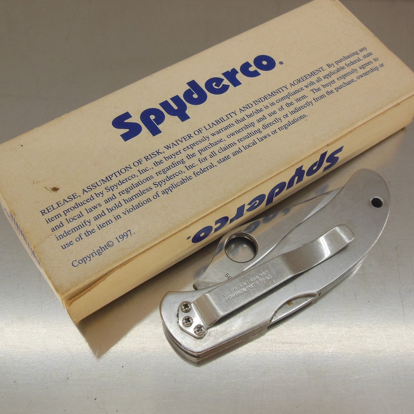 Spyderco Delica AUS-6 Stainless Folding Pocket Knife & Box C11SBK