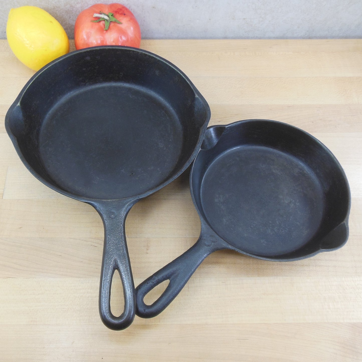 Unmarked Maker #3 #5 Cast Iron Skillets Pair Vintage