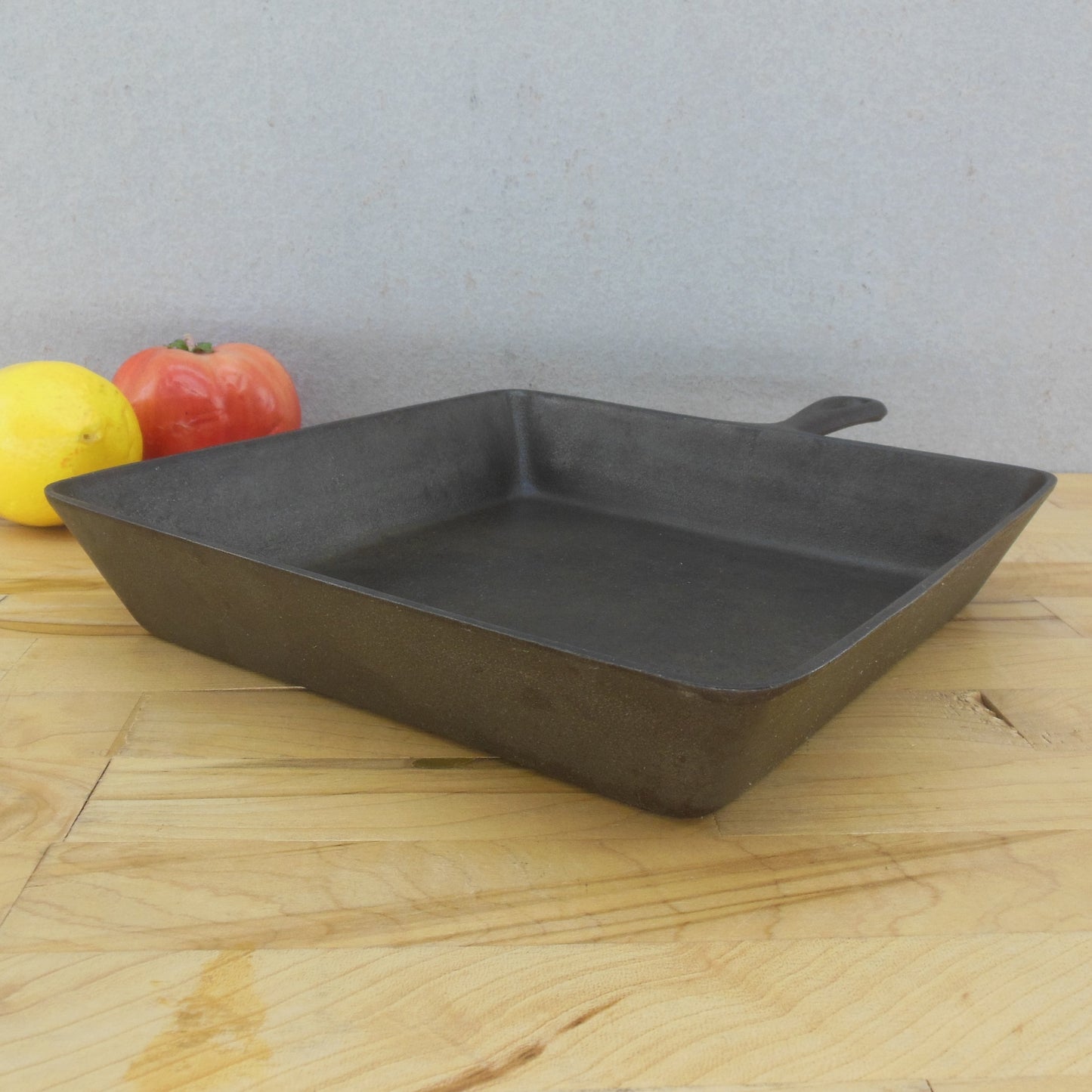 Lodge V Unmarked 9-5/8" Square Cast Iron Skillet Bacon Fryer