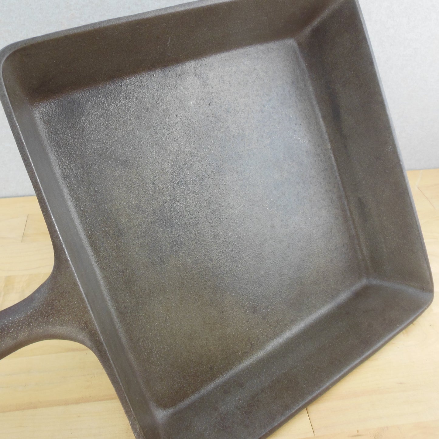 Lodge V Unmarked 9-5/8" Square Cast Iron Skillet Bacon Fryer