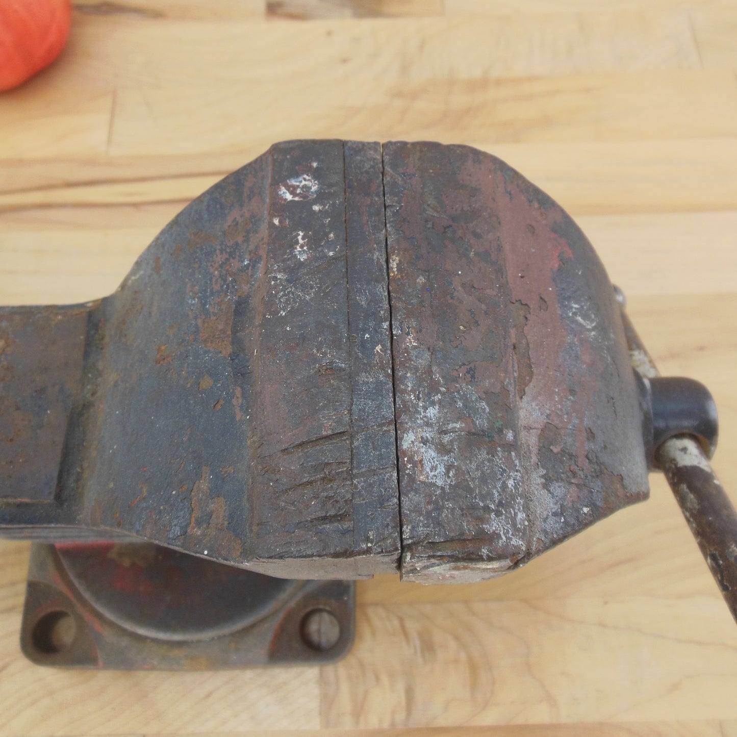 Unbranded USA 121057 Swivel Bench Vise Anvil 3-1/2" Jaws