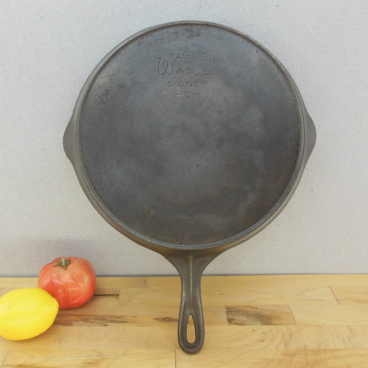 Wagner Ware 1920's #9 c Cast Iron Skillet Heat Ring Stylized Logo