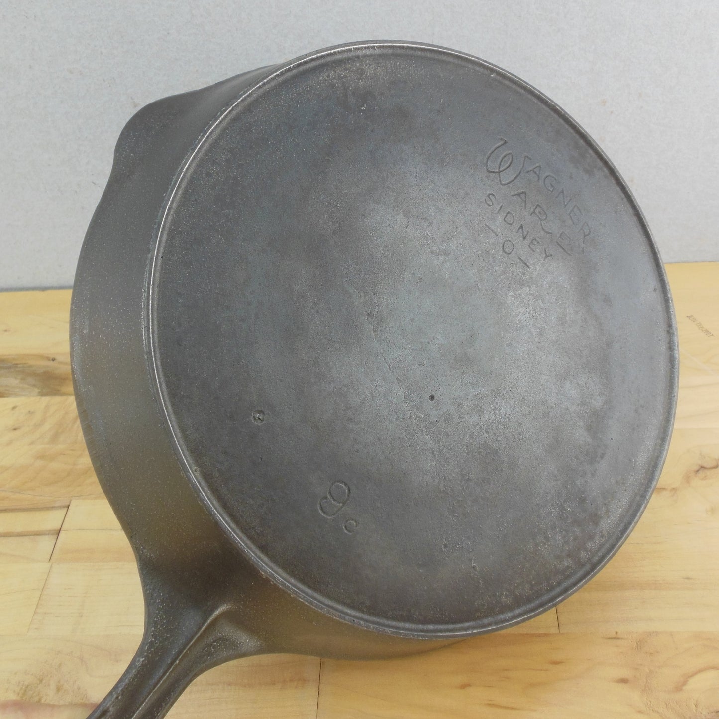 Wagner Ware 1920's #9 c Cast Iron Skillet Heat Ring Stylized Logo Antique