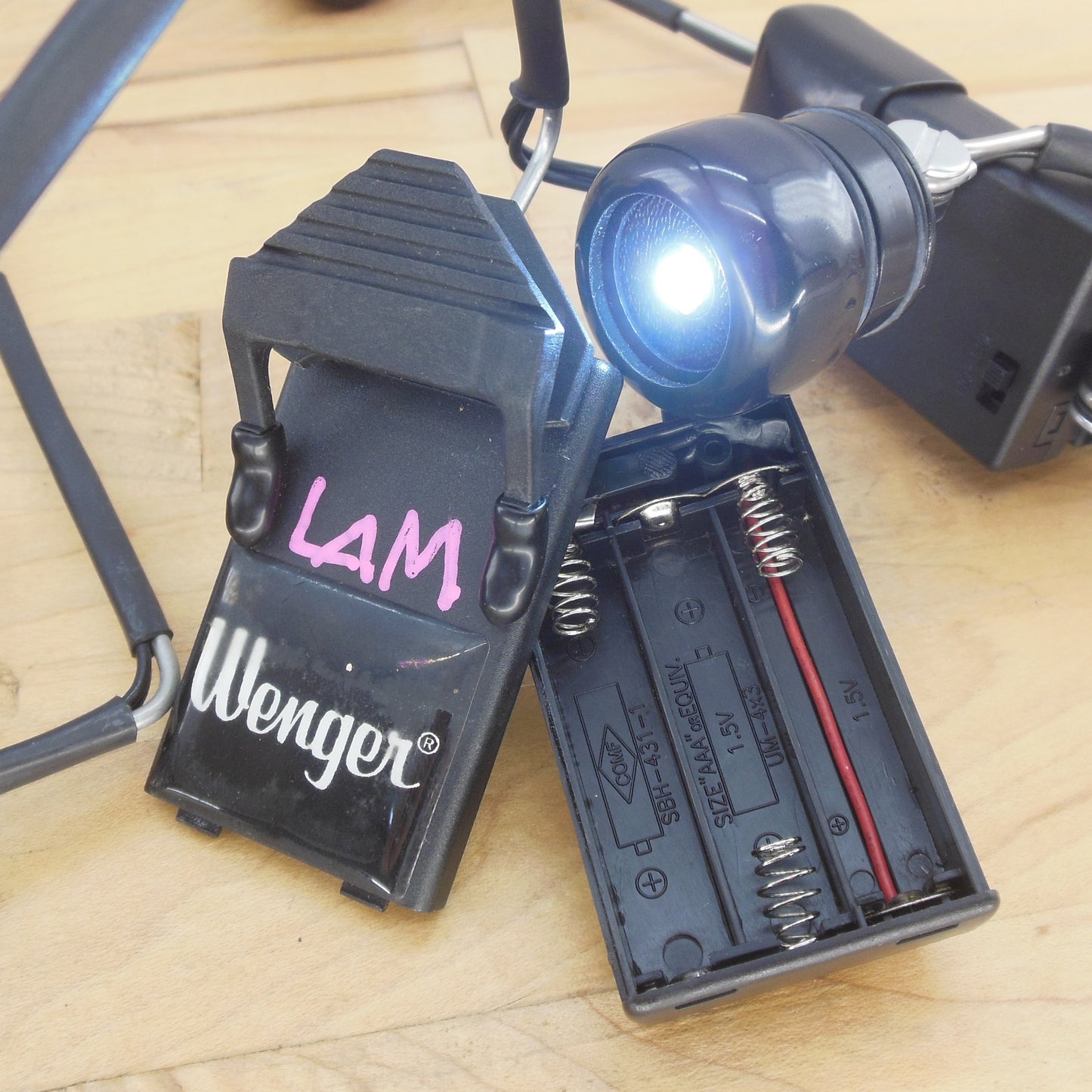 Wenger 6 Lot LED Music Stand Maestro Clip Lights Stage Orchestra DC Battery